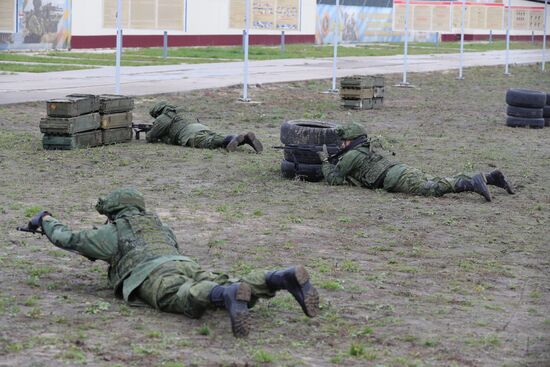 Президент РФ В. Путин посетил полигон Западного военного округа в Рязанской области