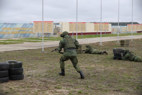 Президент РФ В. Путин посетил полигон Западного военного округа в Рязанской области