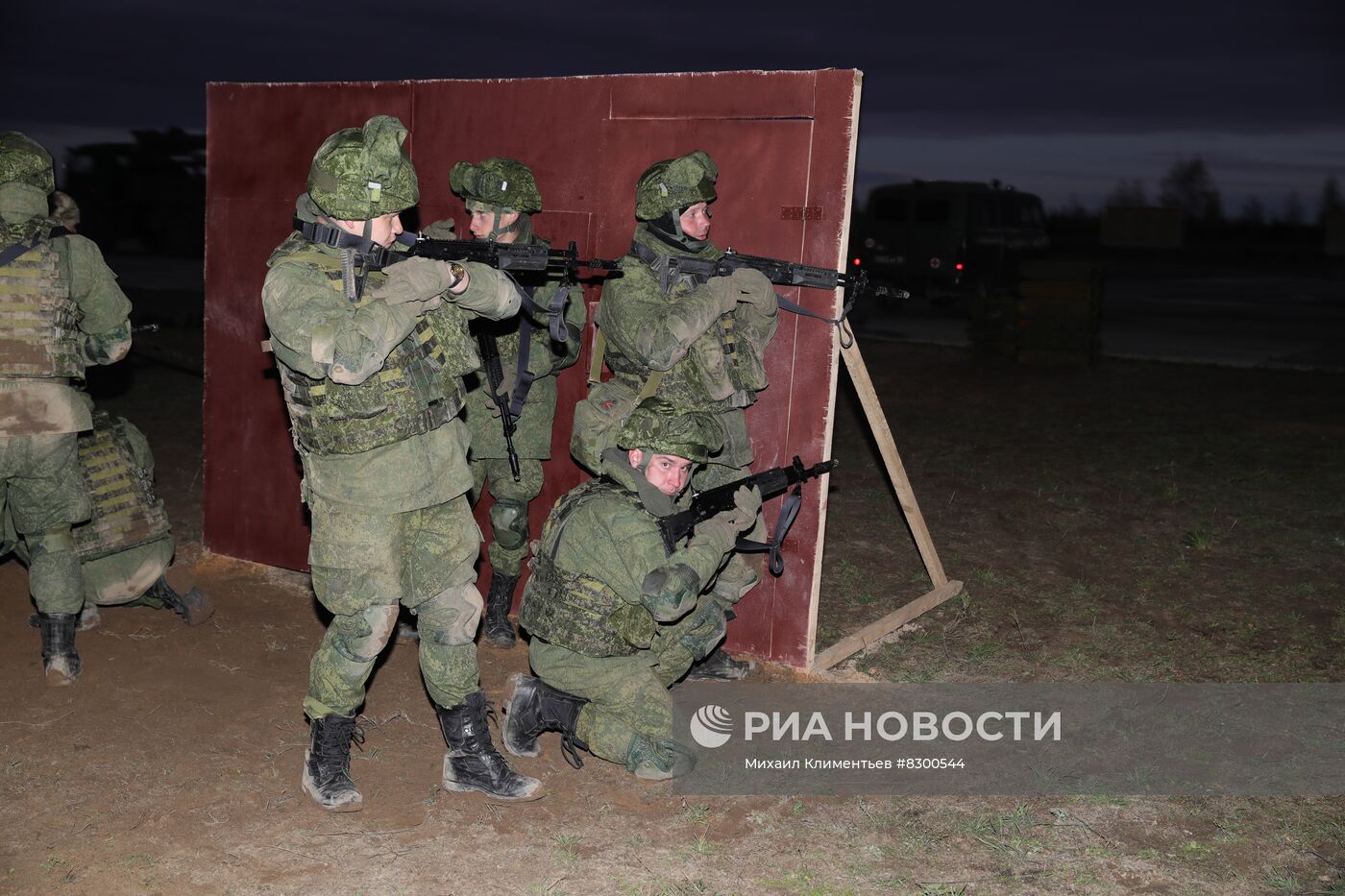 Президент РФ В. Путин посетил полигон Западного военного округа в Рязанской области