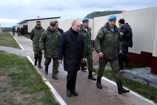 Президент РФ В. Путин посетил полигон Западного военного округа в Рязанской области