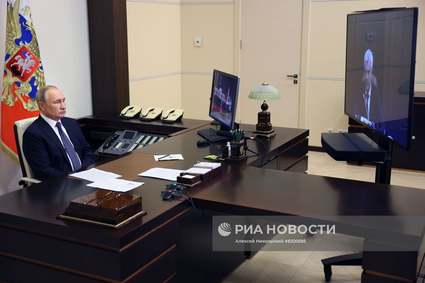 Президент РФ В. Путин встретился с губернатором Магаданской области С. Носовым