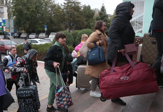 Эвакуированные жители Херсона в Джанкое