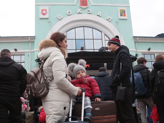 Эвакуированные жители Херсона в Джанкое