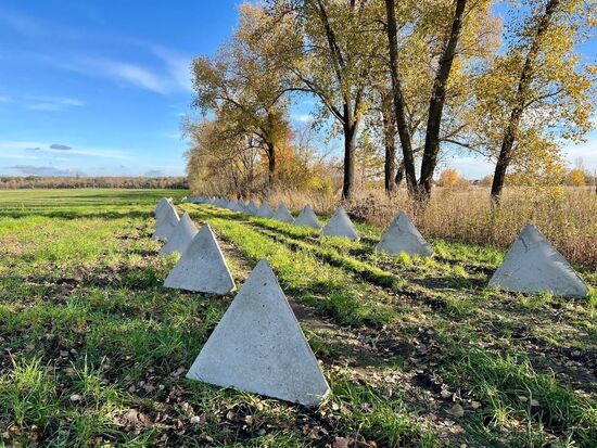 В районах Белгородской области приступили к установке защитных сооружений