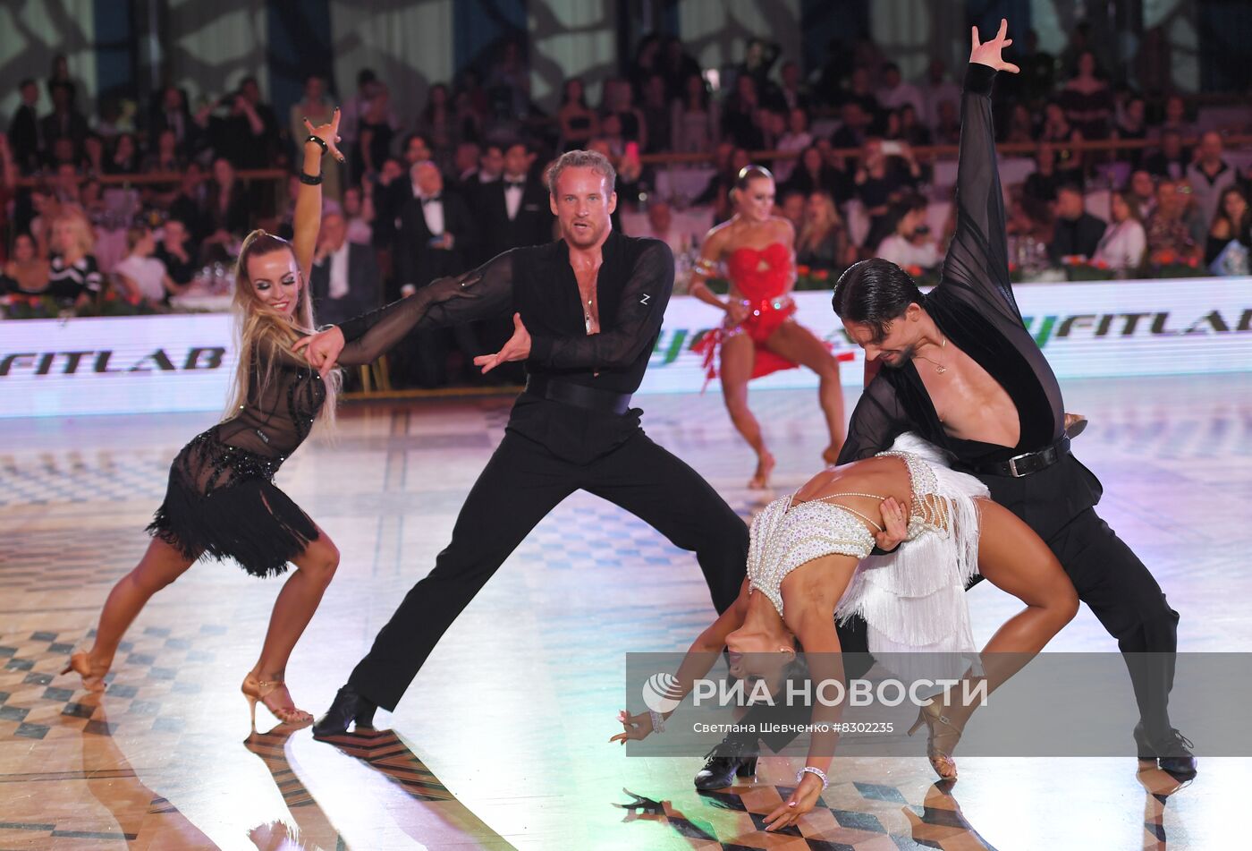 Участники танцевального турнира "Кубок Кремля - Гордость России!" в Кремлевском дворце. В турнире участвуют 24 танцевальных дуэта, которые были определены по результатам их участия в последних российских и международных турнирах.