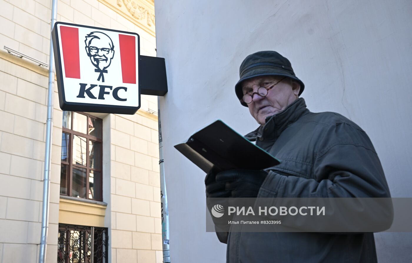 Владелец KFC продаёт рестораны в России