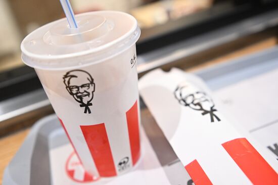 Владелец KFC продаёт рестораны в России