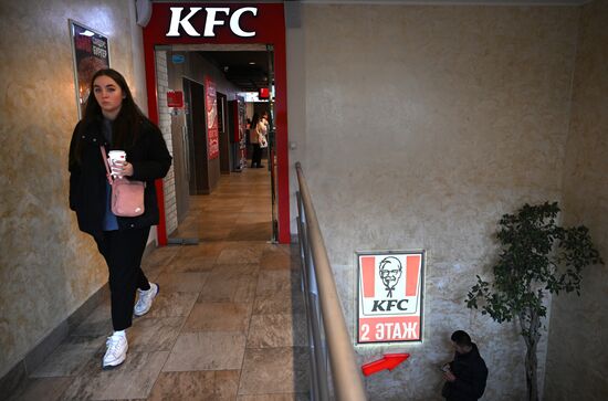 Владелец KFC продаёт рестораны в России