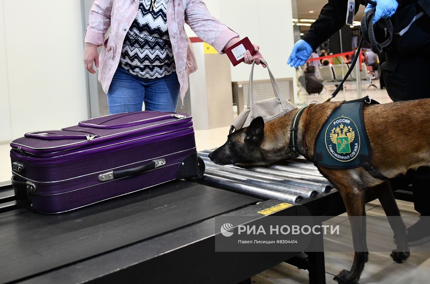 Работа таможни в аэропорту Кольцово