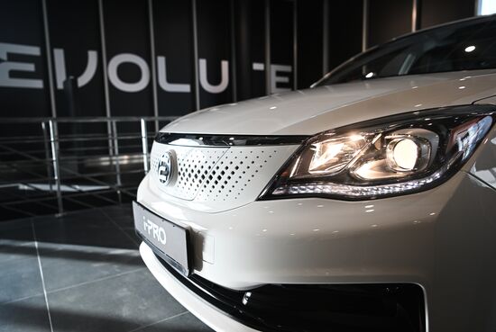 Старт продаж электромобилей Evolute