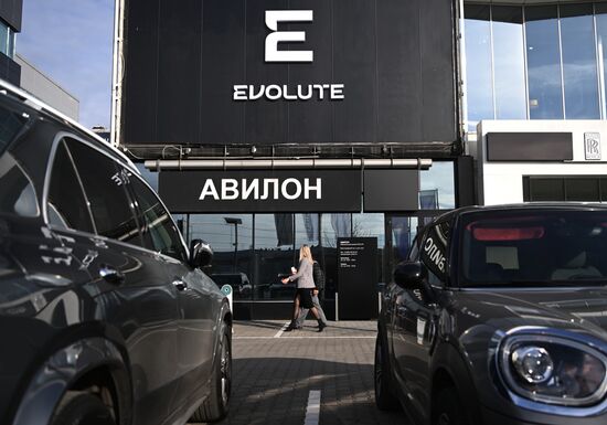 Старт продаж электромобилей Evolute