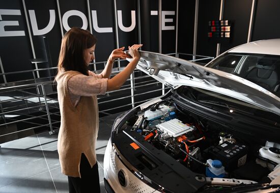 Старт продаж электромобилей Evolute