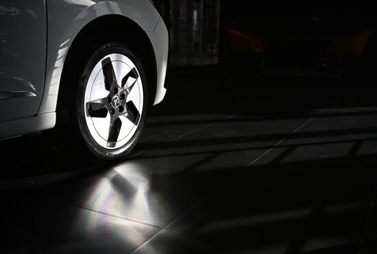 Старт продаж электромобилей Evolute