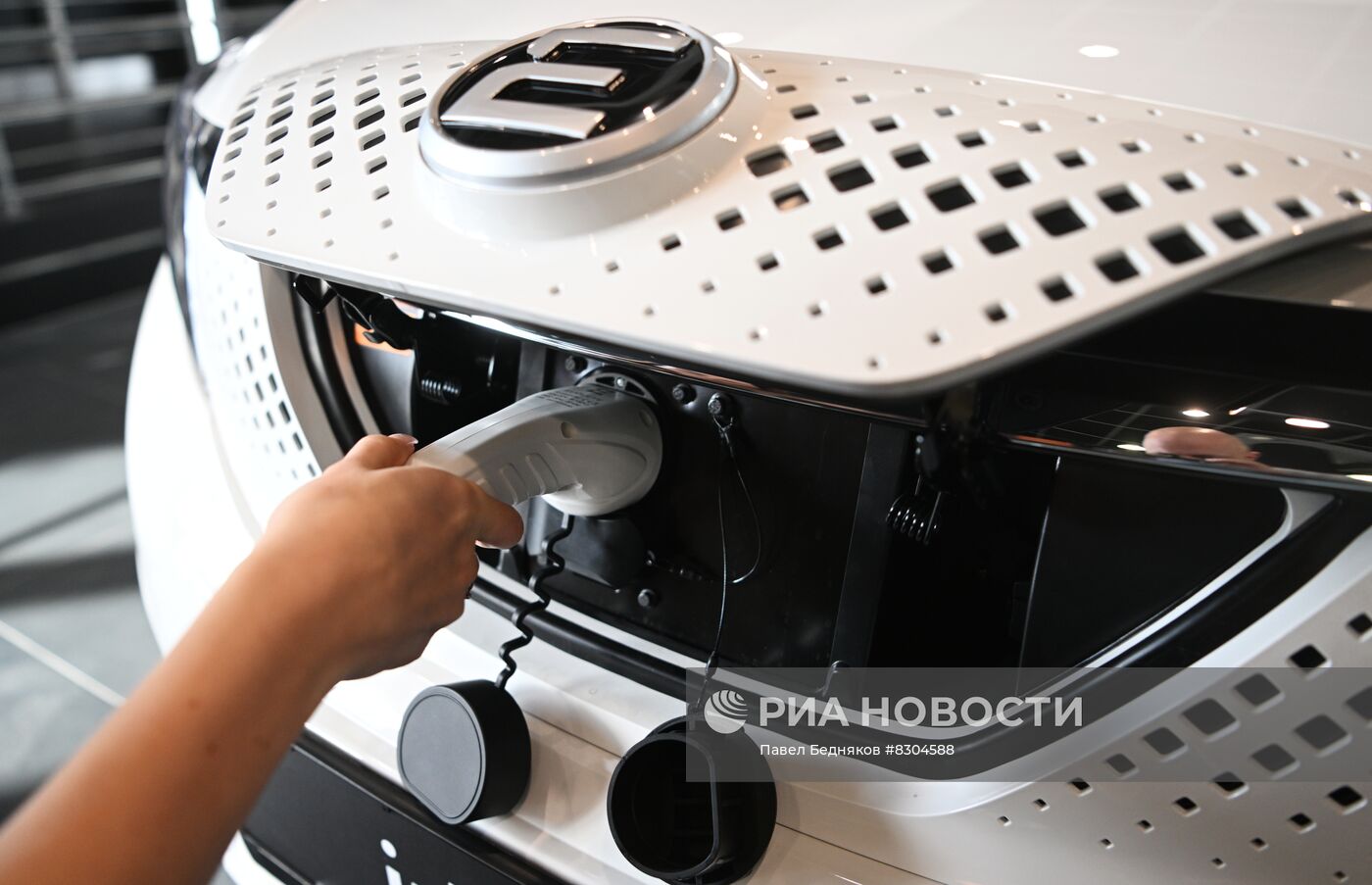 Старт продаж электромобилей Evolute