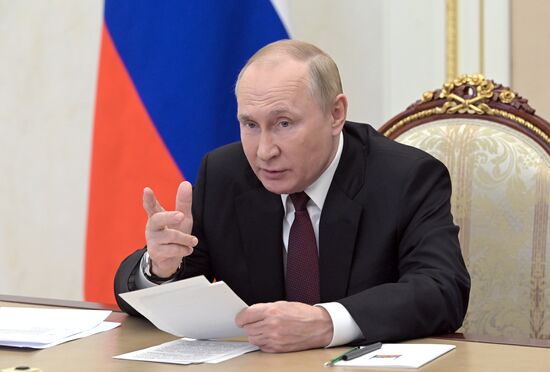 Президент РФ В. Путин провел встречу с руководителями органов безопасности и спецслужб стран СНГ
