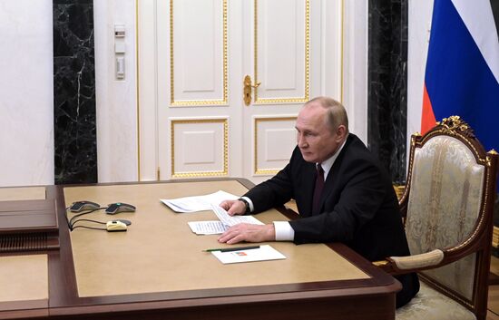 Президент РФ В. Путин провел встречу с руководителями органов безопасности и спецслужб стран СНГ