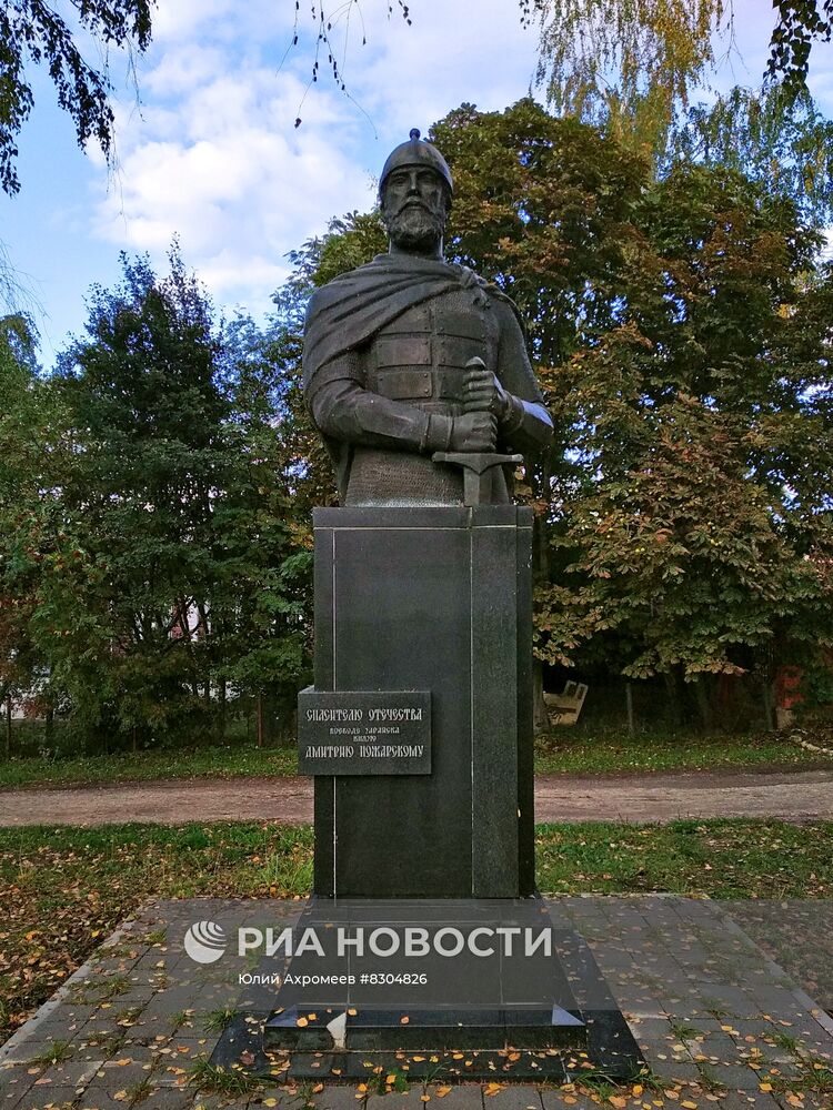 Памятник князю Дмитрию Пожарскому в Зарайске