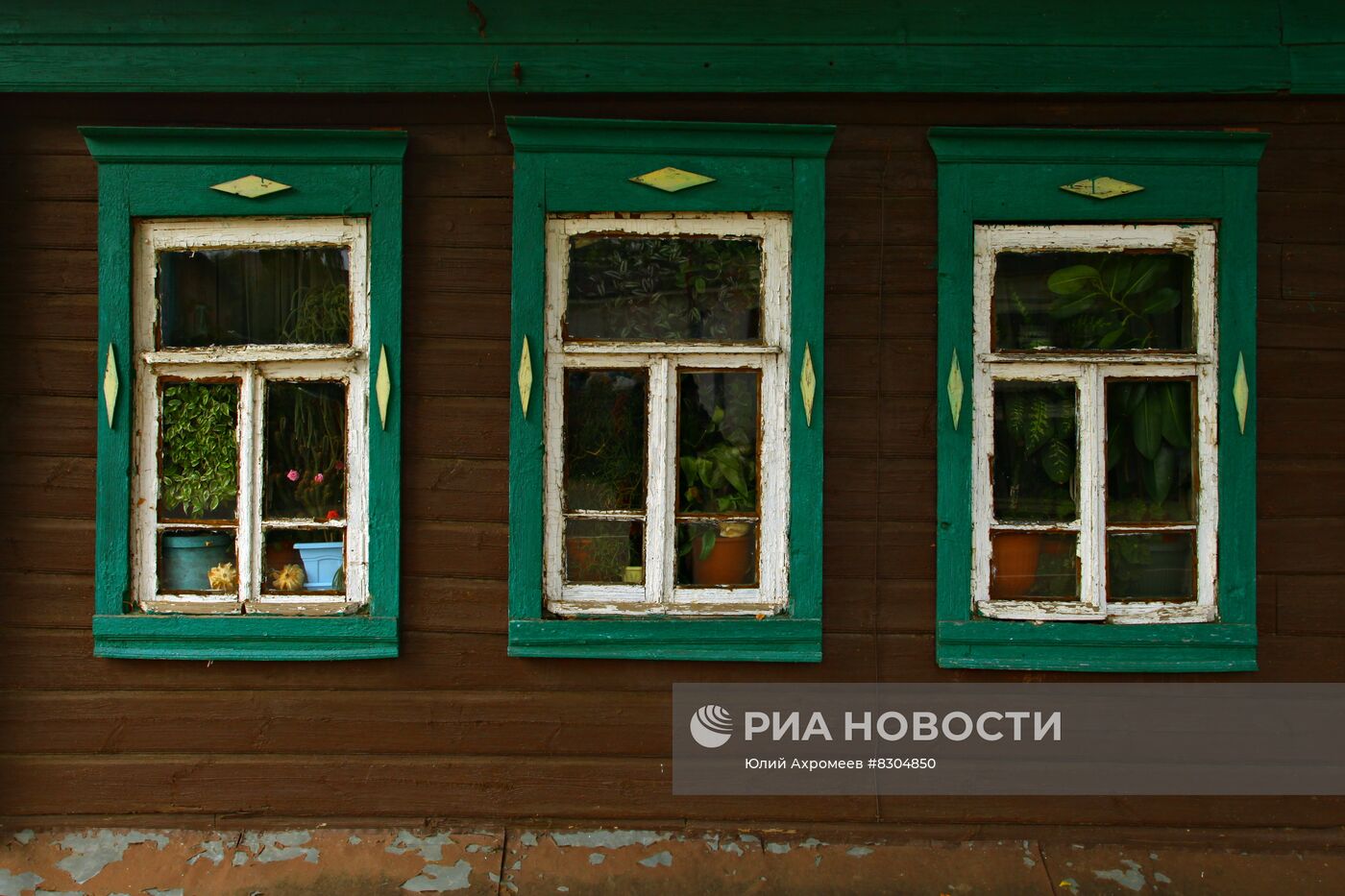 Окна жилого деревянного дома в Зарайске