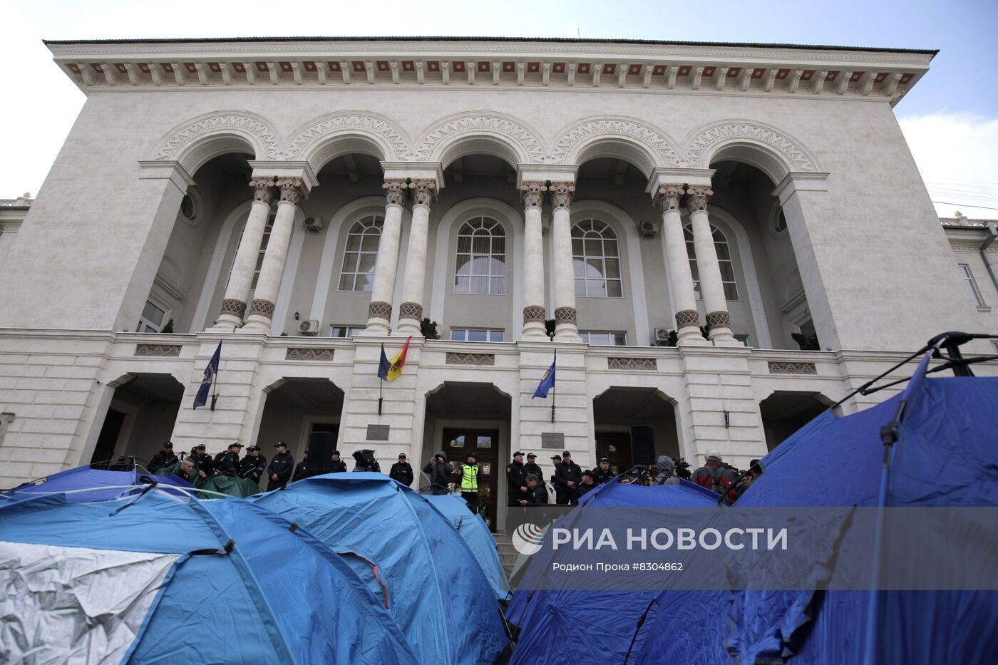 Разгон протестующих у генпрокуратуры Кишинева