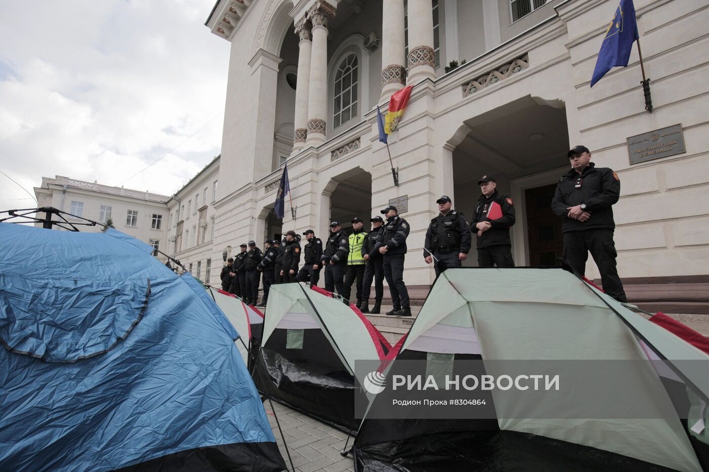 Разгон протестующих у генпрокуратуры Кишинева