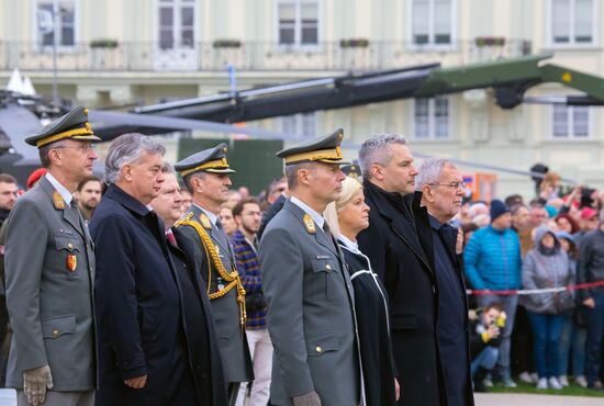 Выставка оружия в честь Национального дня Австрии