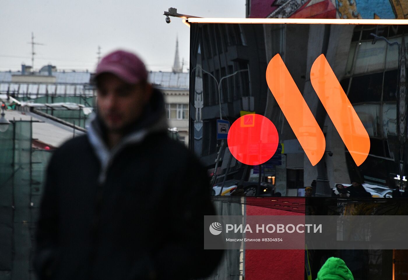 "Вкусно - и точка" обновила логотипы ресторана на Пушкинской площади
