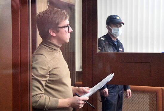 Избрание меры пресечения К. Суханову и А. Романовскому по обвинению в вымогательстве