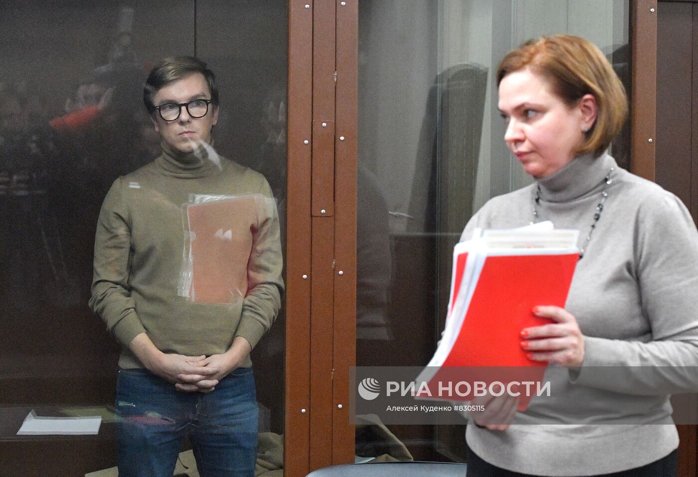Избрание меры пресечения К. Суханову и А. Романовскому по обвинению в вымогательстве