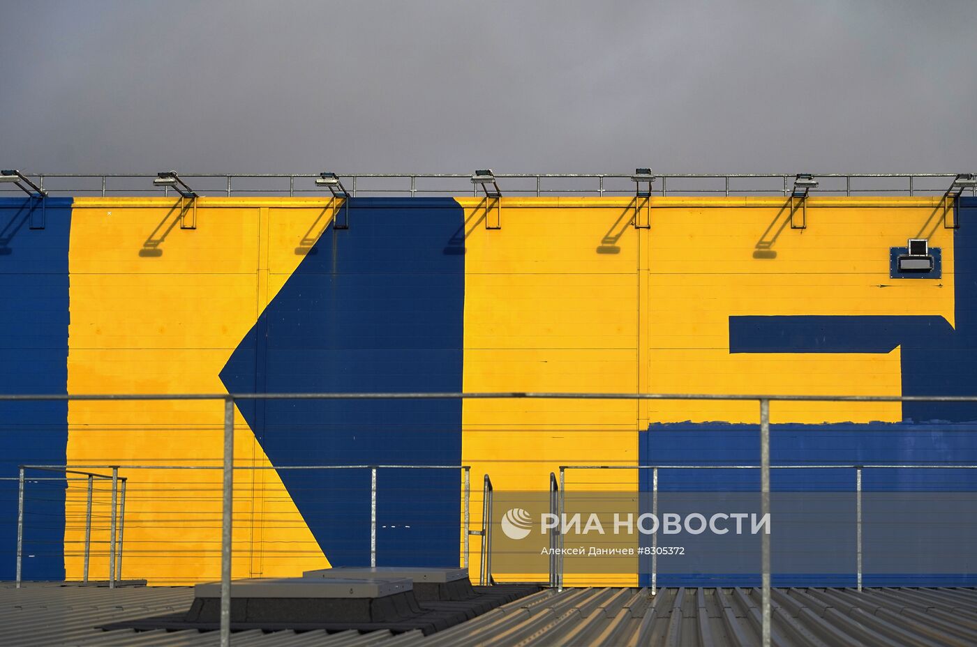 В Петербурге закрасили надписи IKEA