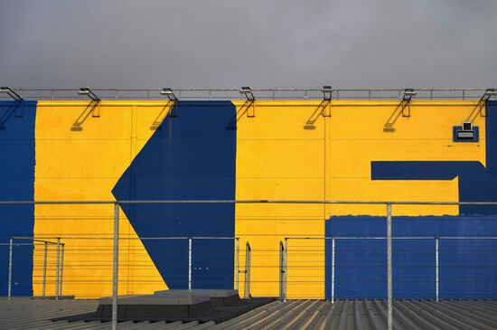 В Петербурге закрасили надписи IKEA