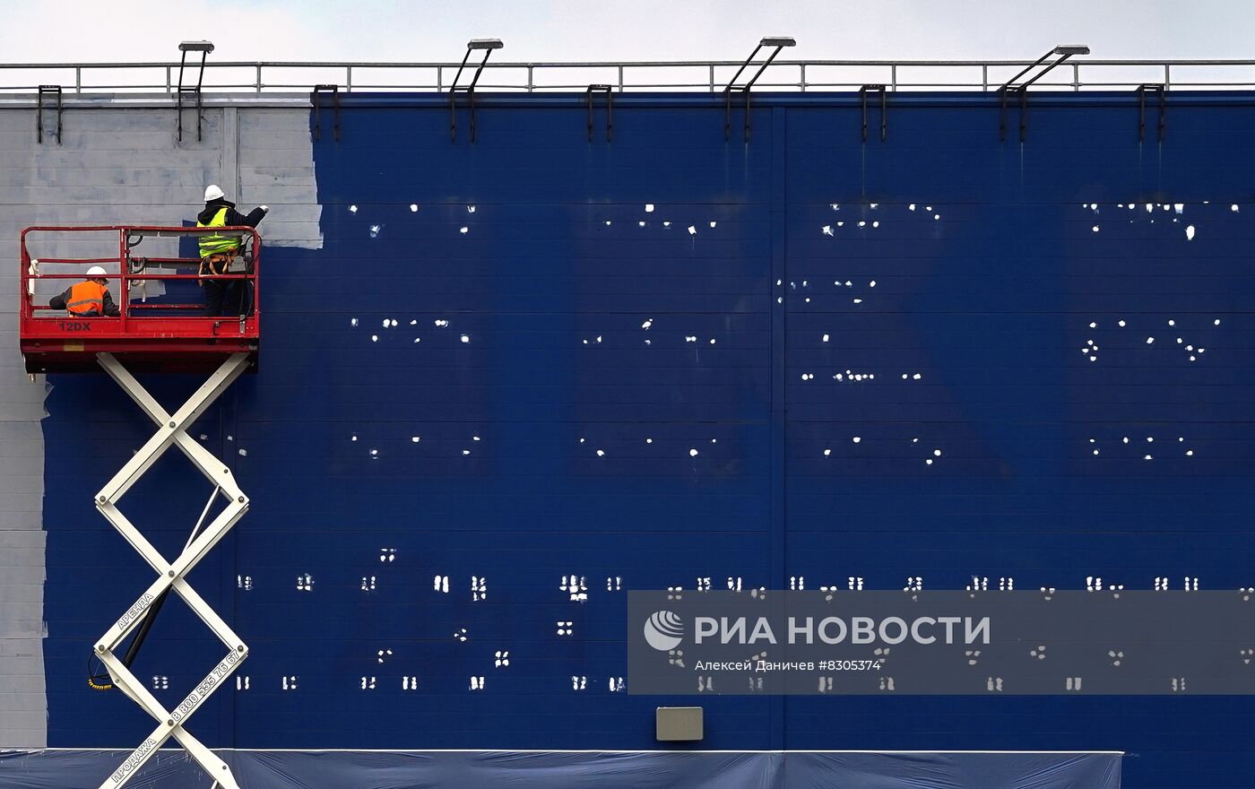 В Петербурге закрасили надписи IKEA