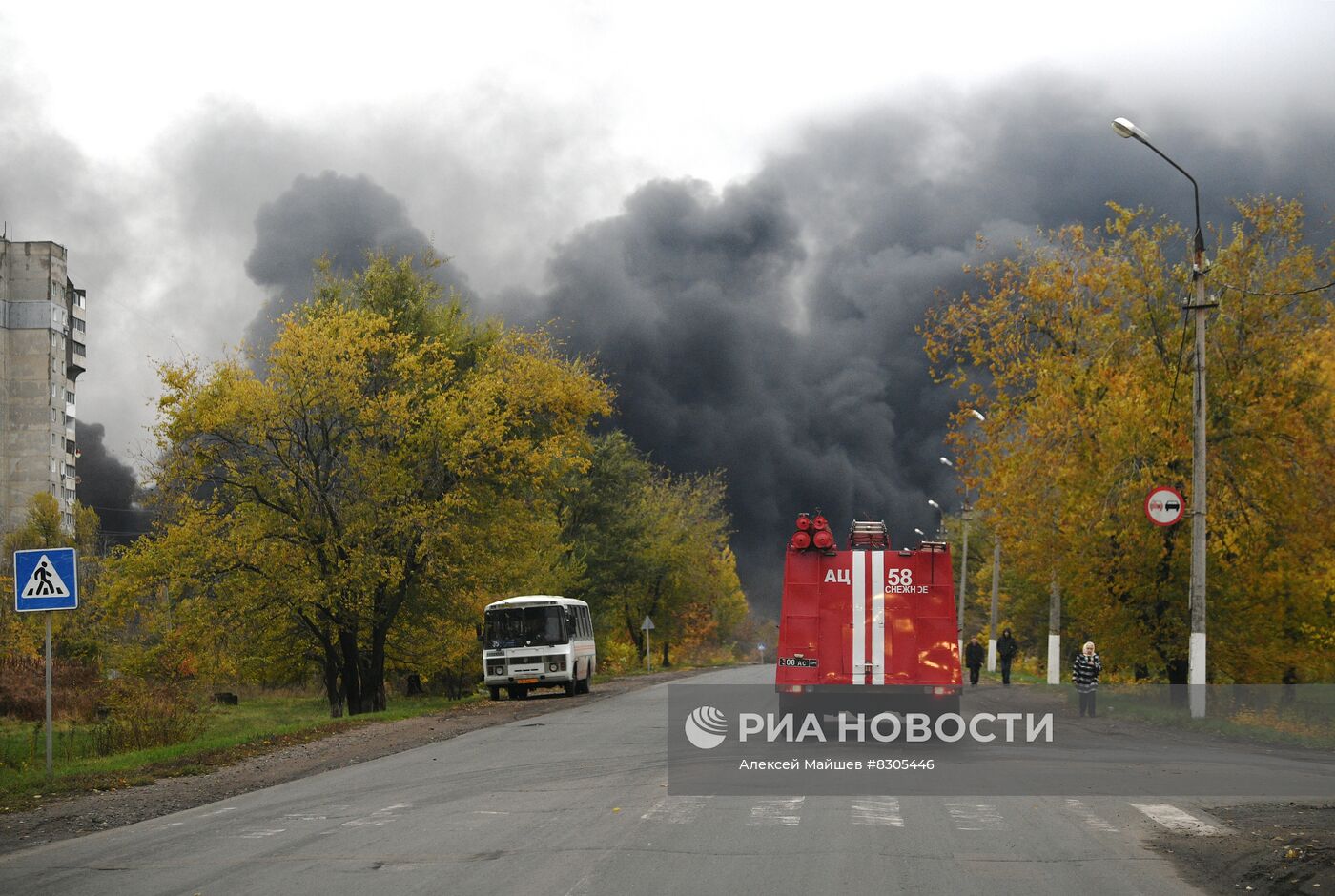 Последствия повторного обстрела нефтебазы и ж/д станции в Шахтерске