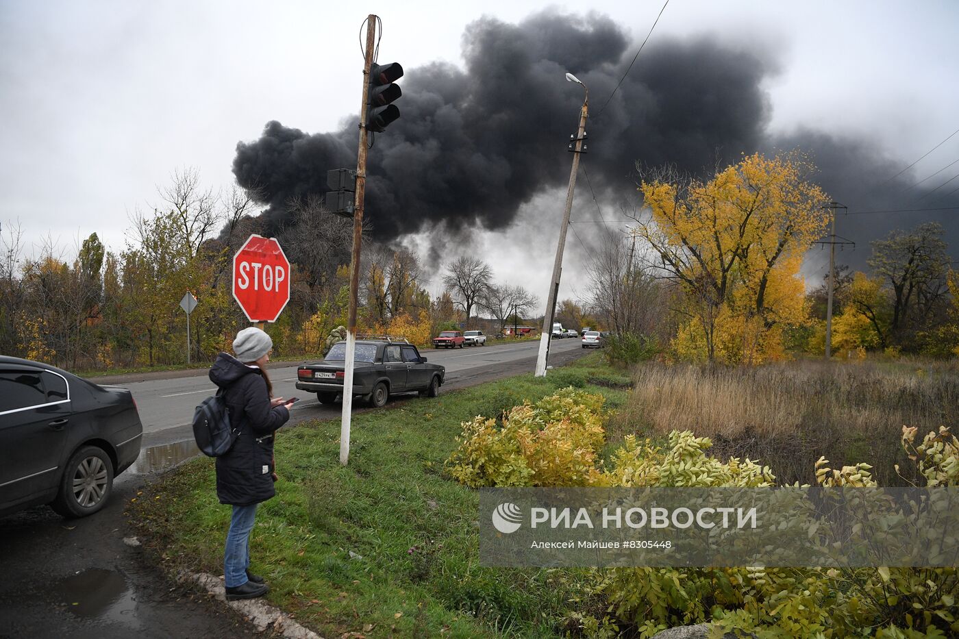 Последствия повторного обстрела нефтебазы и ж/д станции в Шахтерске