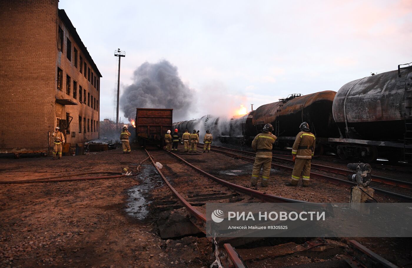 Последствия повторного обстрела ж/д станции в Шахтерске