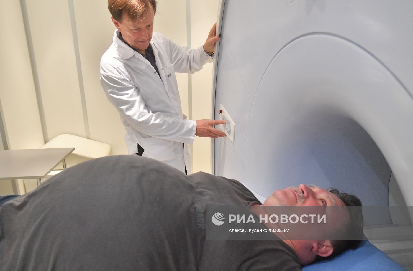 Прототип первого российского аппарата МРТ презентовали в Москве