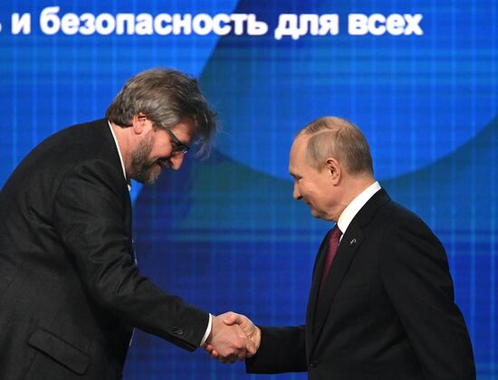 Президент РФ В. Путин принял участие в заседании Международного дискуссионного клуба "Валдай"