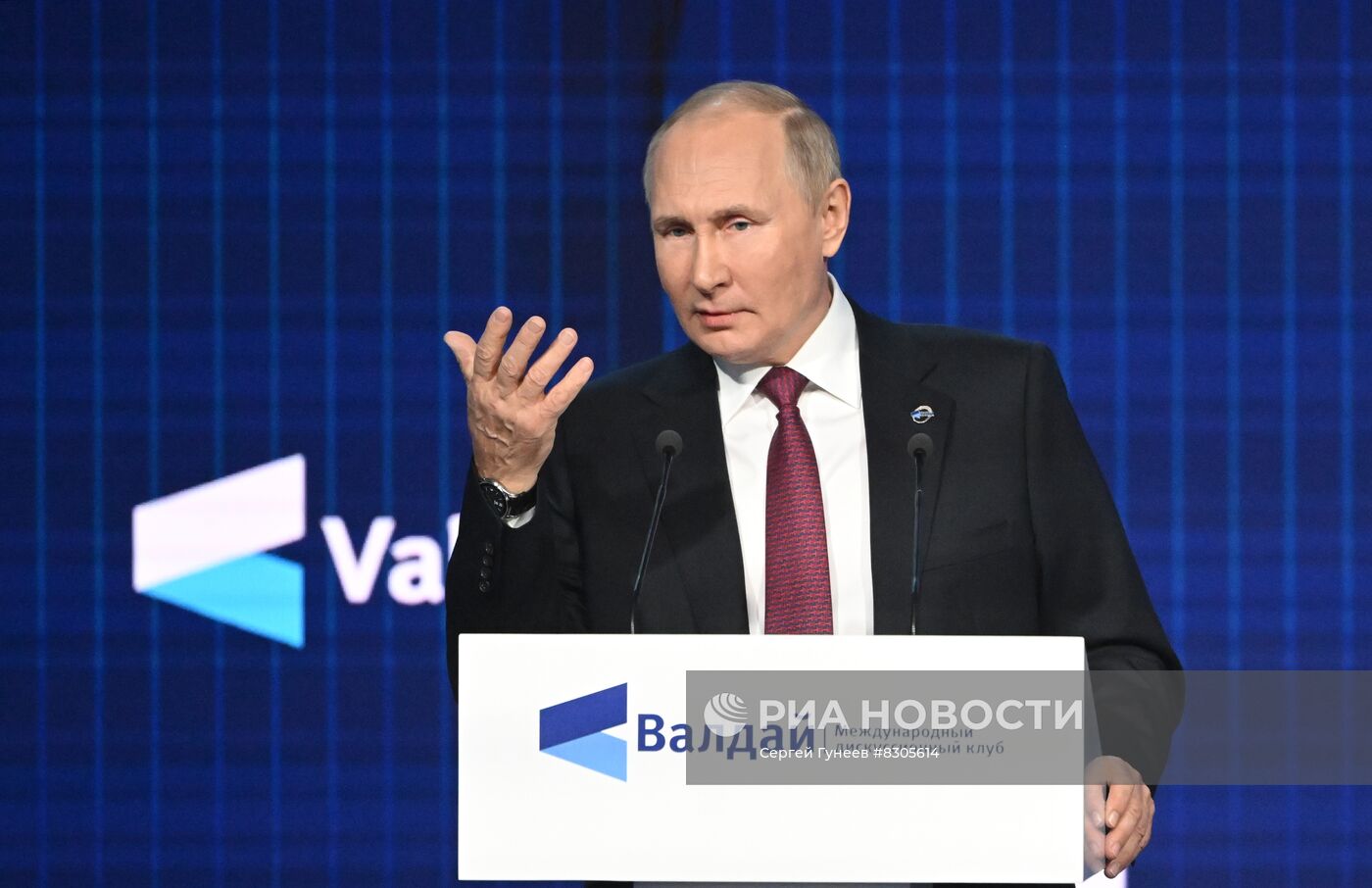 Президент РФ В. Путин принял участие в заседании Международного дискуссионного клуба "Валдай"