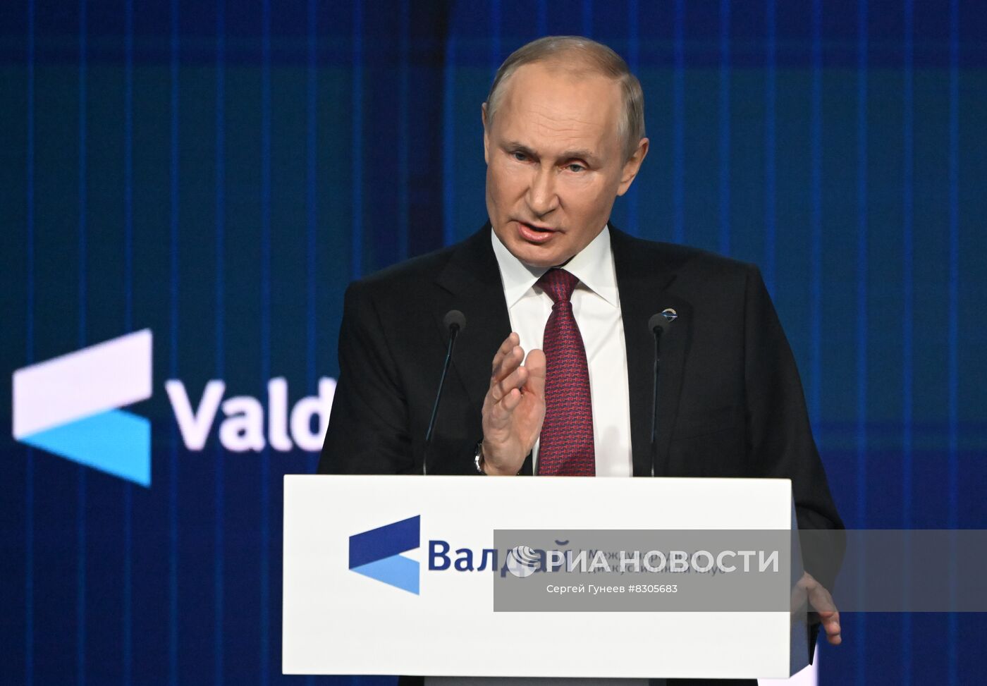 Президент РФ В. Путин принял участие в заседании Международного дискуссионного клуба "Валдай"