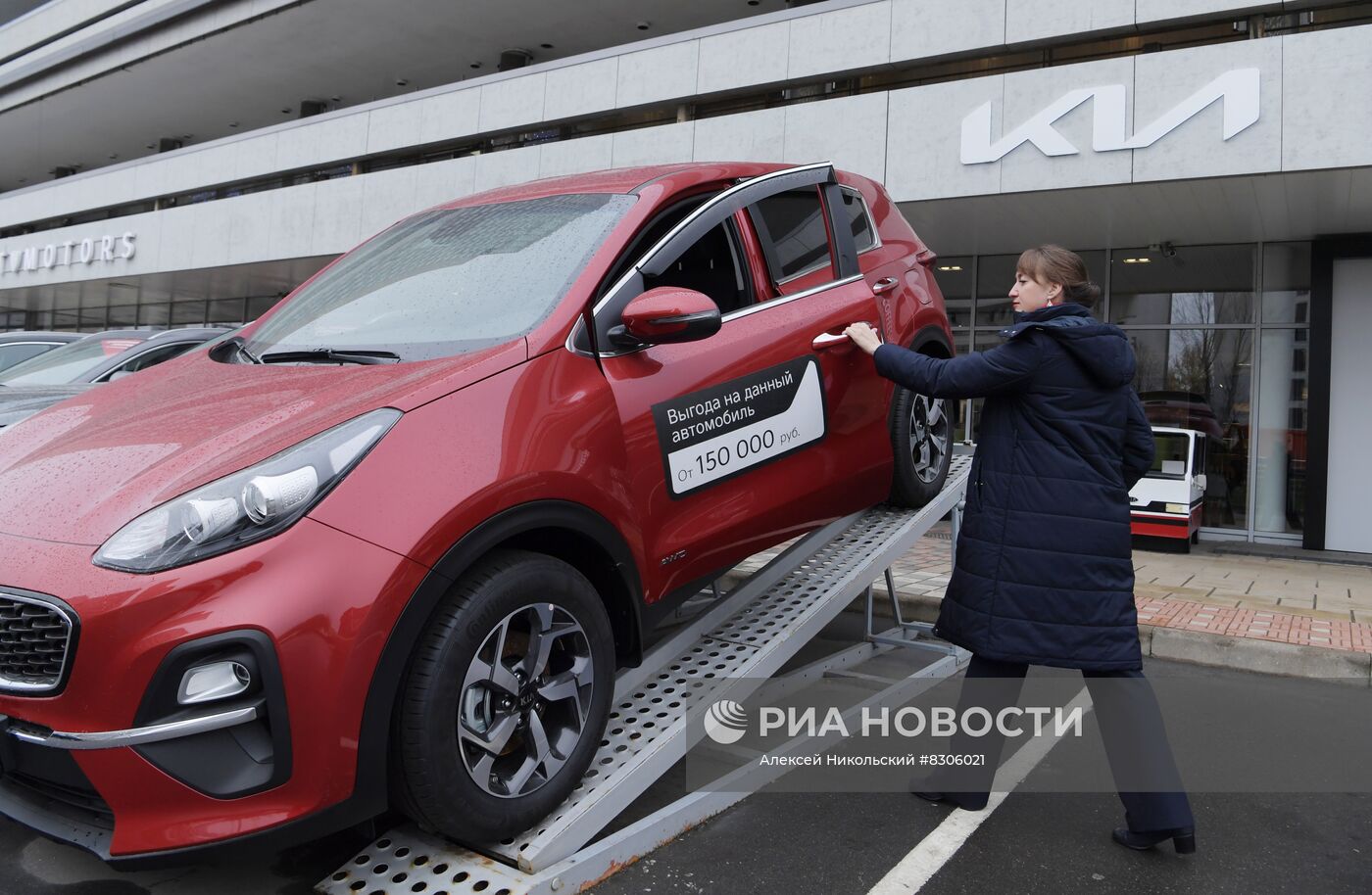 Дилерские центры Mercedes-Benz, Nissan и Kia в Москве | РИА Новости  Медиабанк