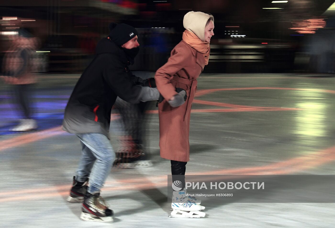 В Красноярске стартовал сезон катков