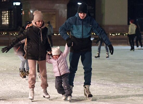 В Красноярске стартовал сезон катков