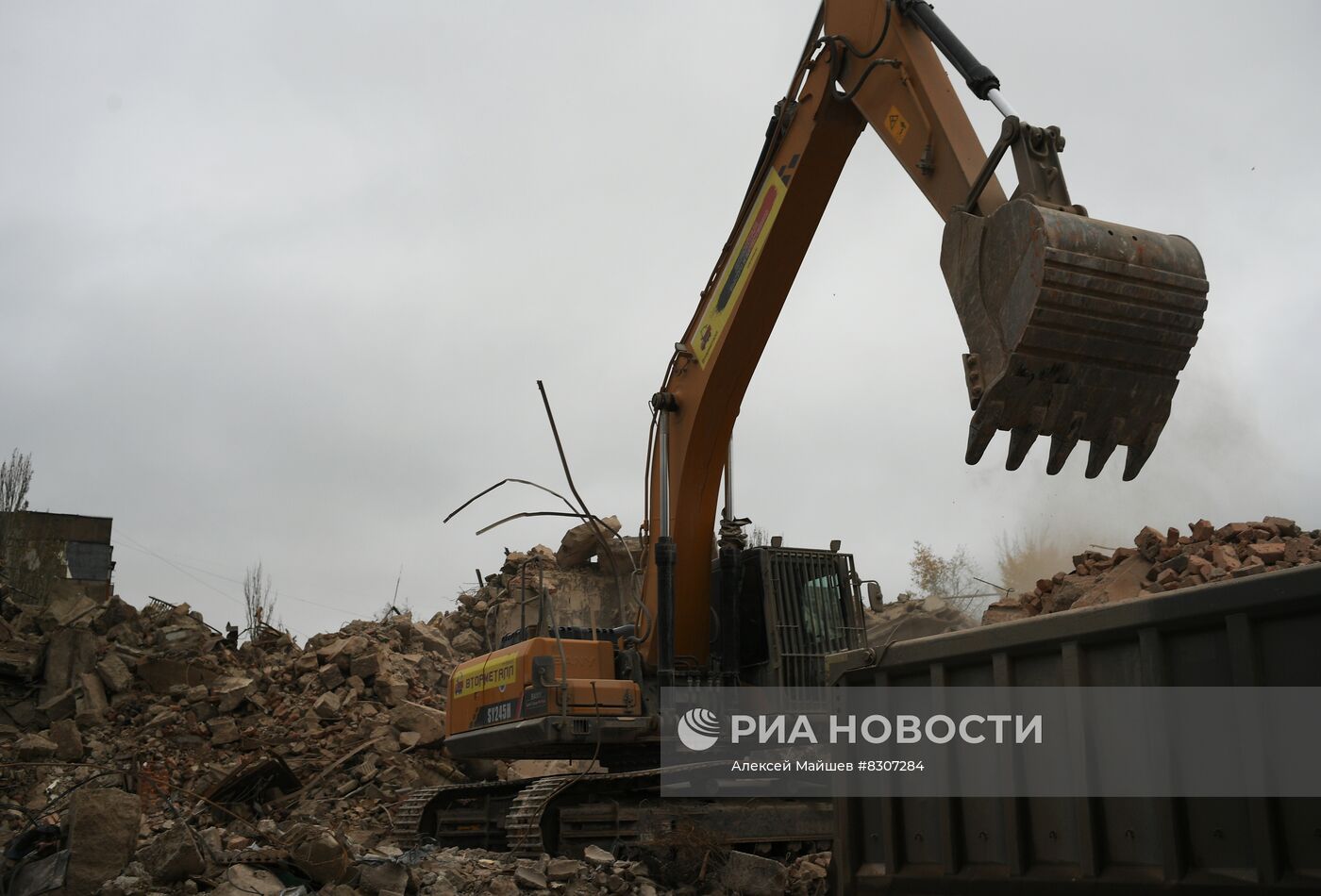 Пострадавший от обстрела дом в Мариуполе подлежит сносу