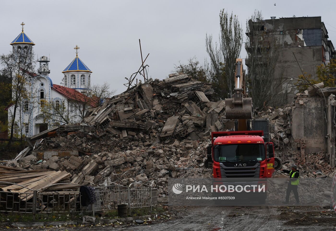 Пострадавший от обстрела дом в Мариуполе подлежит сносу