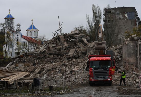 Пострадавший от обстрела дом в Мариуполе подлежит сносу