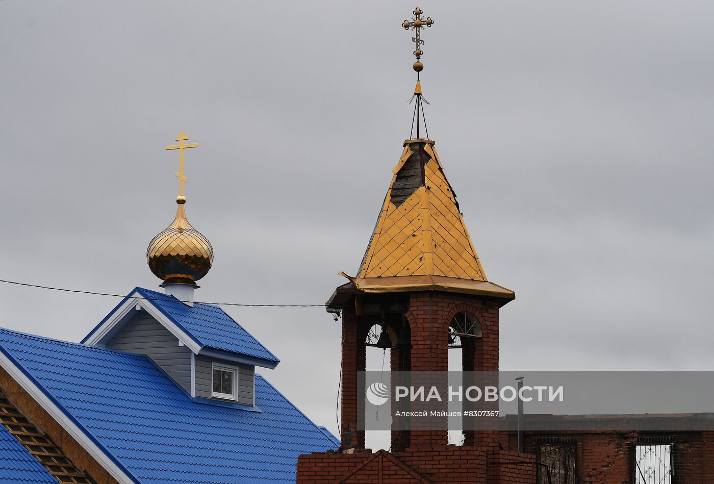 Первая служба прошла в восстанавливаемом Свято-Успенском Храме Мариуполя 