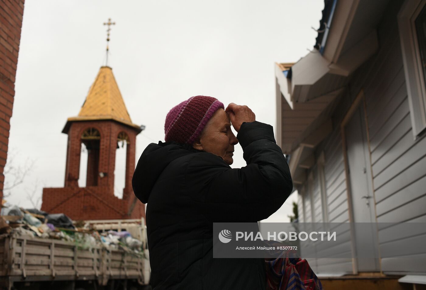 Первая служба прошла в восстанавливаемом Свято-Успенском Храме Мариуполя 