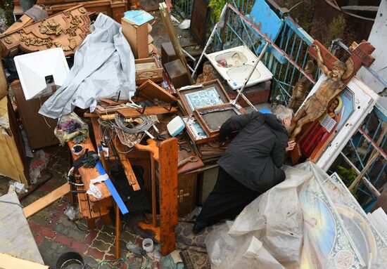 Первая служба прошла в восстанавливаемом Свято-Успенском Храме Мариуполя
