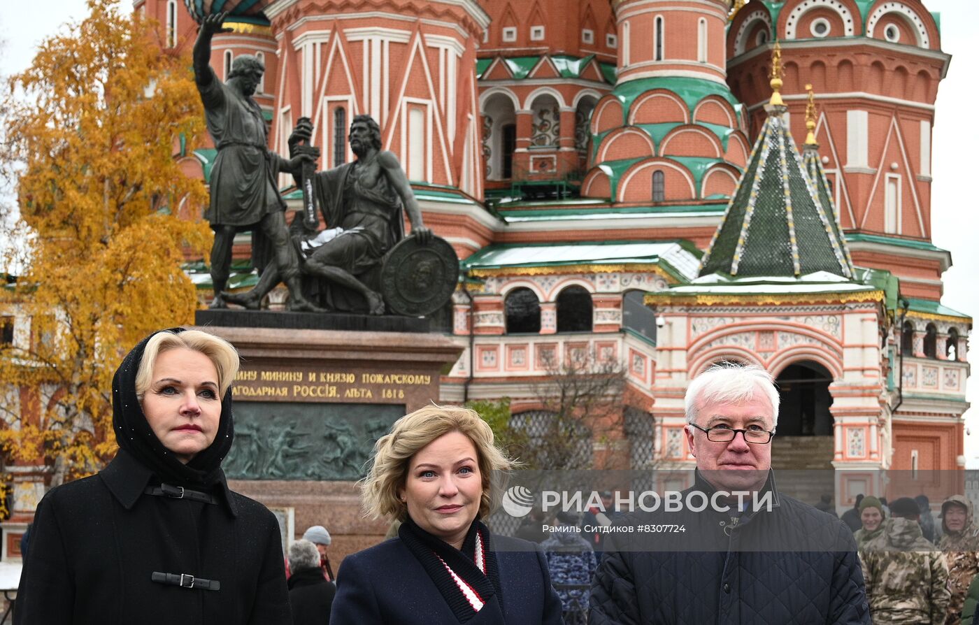 Завершение реставрации памятника Минину и Пожарскому на Красной площади