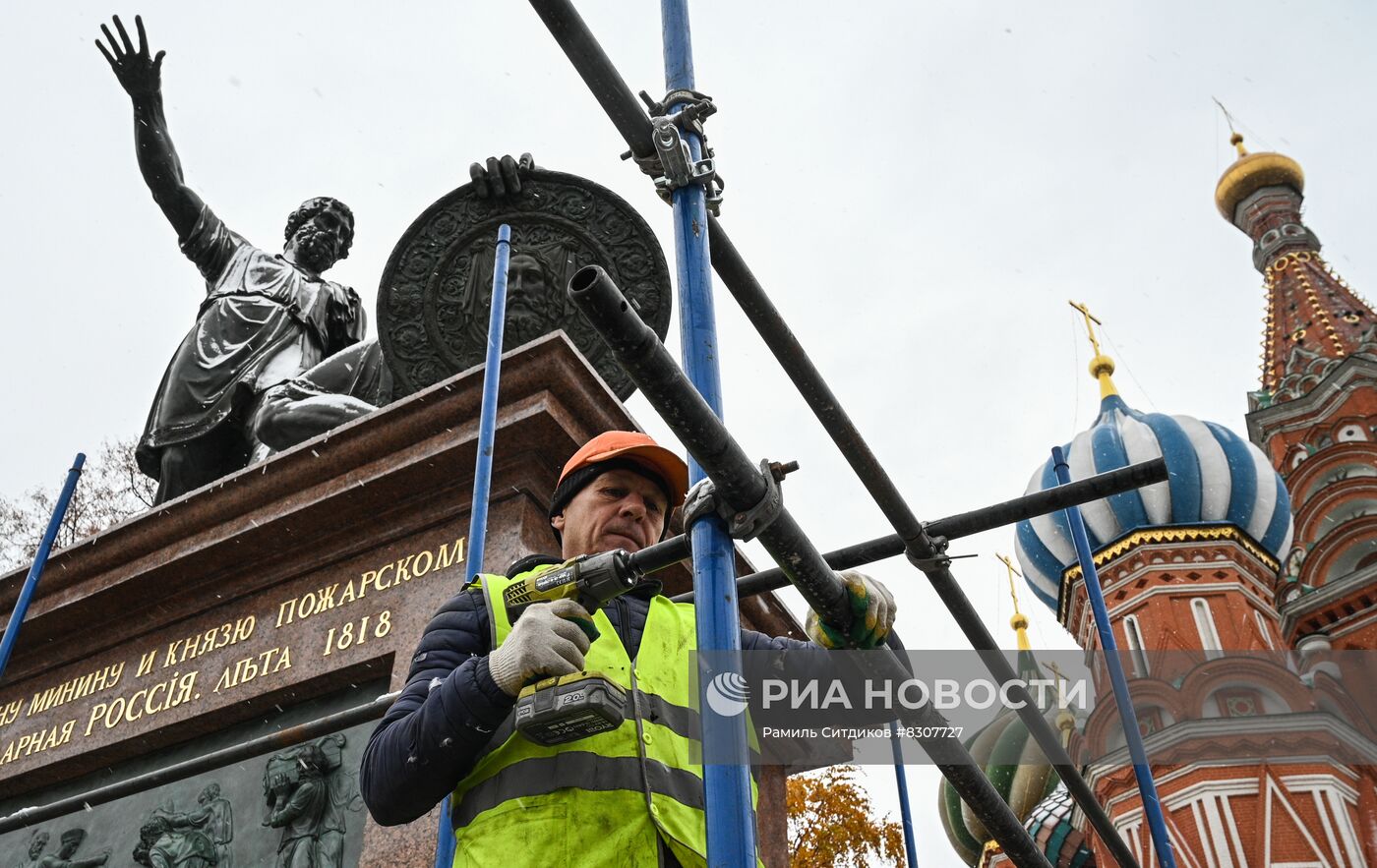 Завершение реставрации памятника Минину и Пожарскому на Красной площади