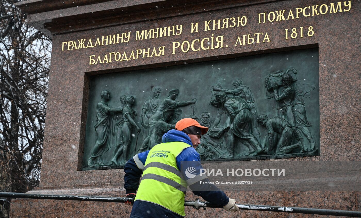 Завершение реставрации памятника Минину и Пожарскому на Красной площади